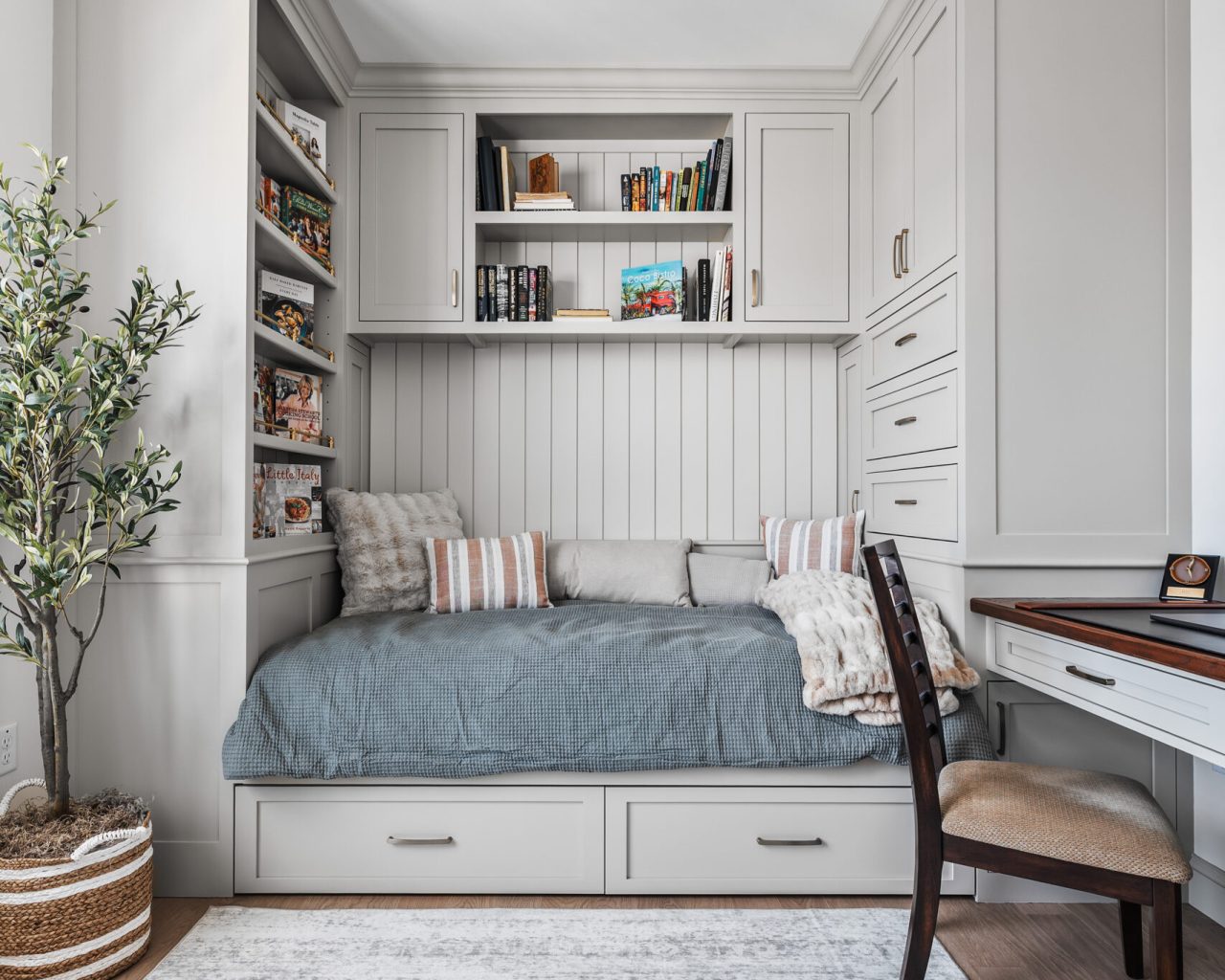 300 Martins Landing Bed10