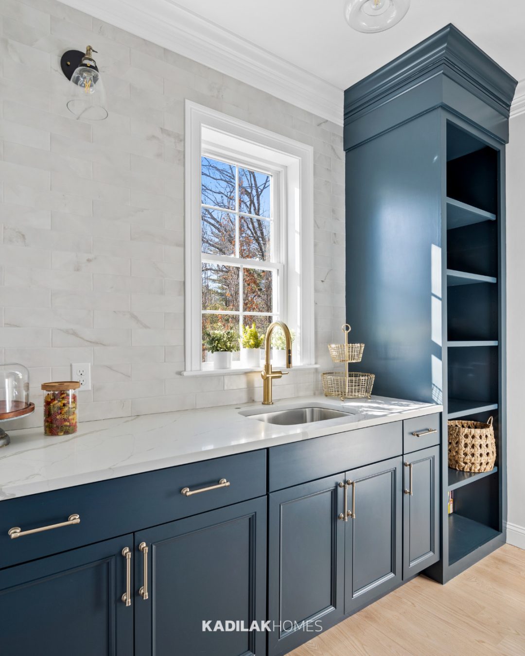 4.) Full Length Backsplash and Cabinets