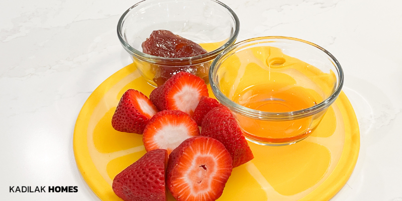 Fresh fruit popsicles with simple ingredients and easy to make