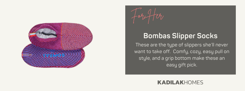 Best holiday gift ideas for her, gifts for her, bombas slipper socks, comfy gift ideas