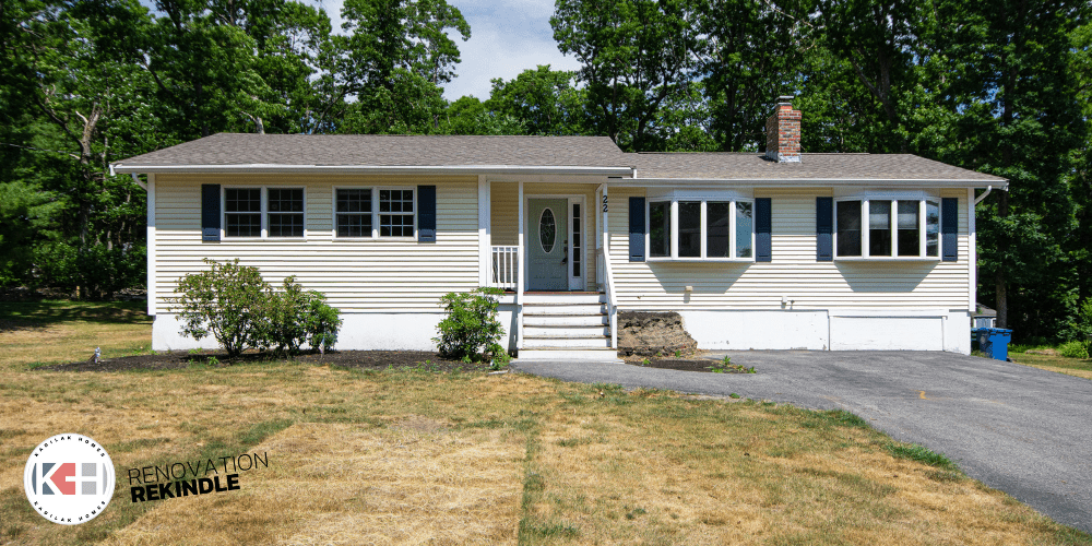 small single store home with yellow vinyl siding, before and after, kadilak homes, single story home before new front porch